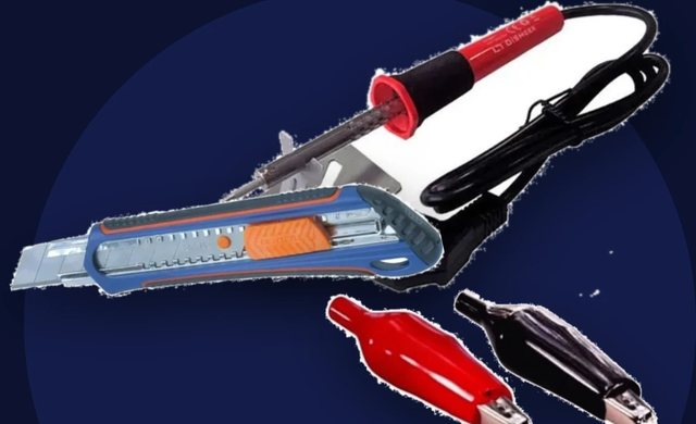 Herramientas: cutter, soldador y pinzas cocodrilo